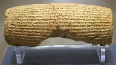 UK junior minister and Iranian museum director handle sensitive Cyrus Cylinder issue